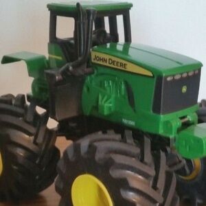 John Deere monster thread tractor with sounds and shakes